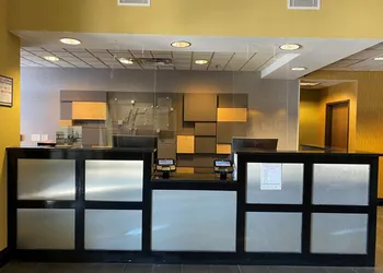 Holiday Inn Express St. Louis Arpt - Maryland Hgts hotel thumbnail 3