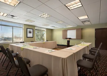Holiday Inn Express St. Louis Arpt - Maryland Hgts hotel thumbnail 8