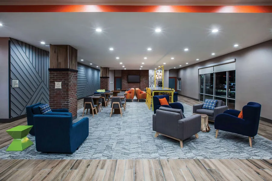La Quinta Inn & Suites by Wyndham Owasso hotel detail image 2