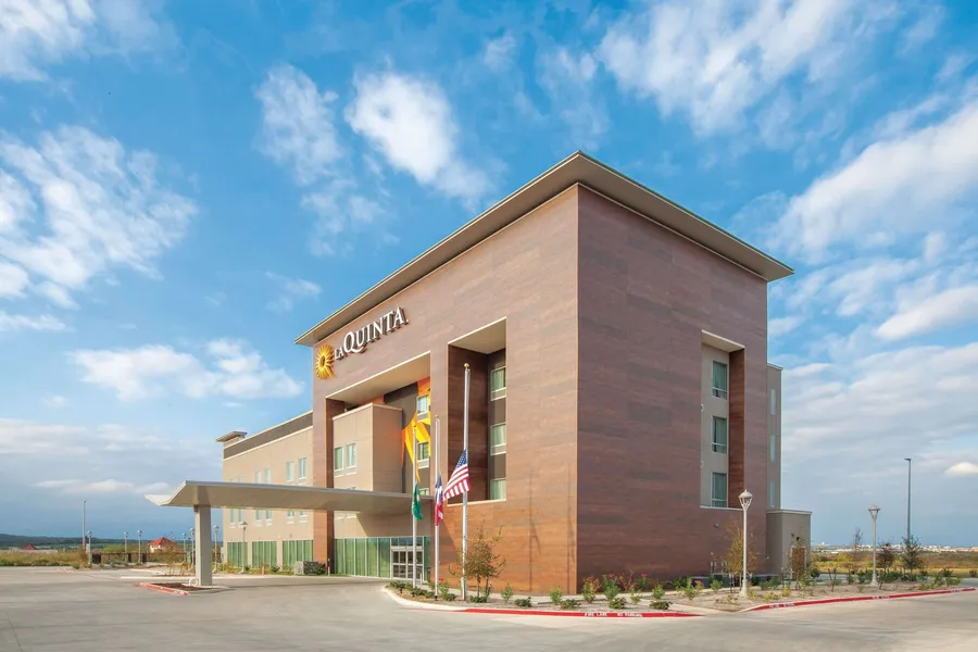 La Quinta Inn & Suites by Wyndham San Marcos Outlet Mall hotel detail image 2