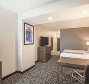 La Quinta Inn & Suites by Wyndham San Marcos Outlet Mall hotel detail image 5