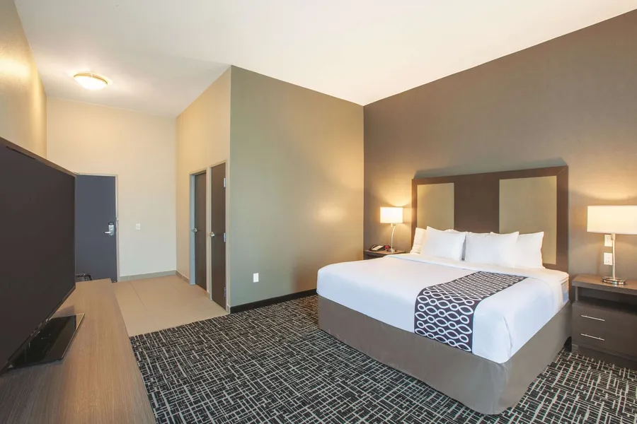 La Quinta Inn & Suites by Wyndham San Marcos Outlet Mall hotel detail image 6