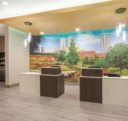 La Quinta Inn & Suites by Wyndham Tulsa Broken Arrow hotel detail image 3
