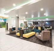 La Quinta Inn & Suites by Wyndham Tulsa Broken Arrow hotel detail image 4