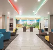 La Quinta Inn & Suites by Wyndham Tulsa Broken Arrow hotel detail image 5