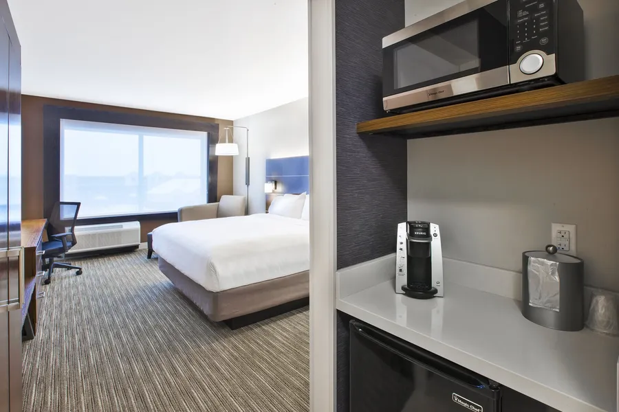 Holiday Inn Express & Suites Okemos - University Area by IHG hotel detail image 6
