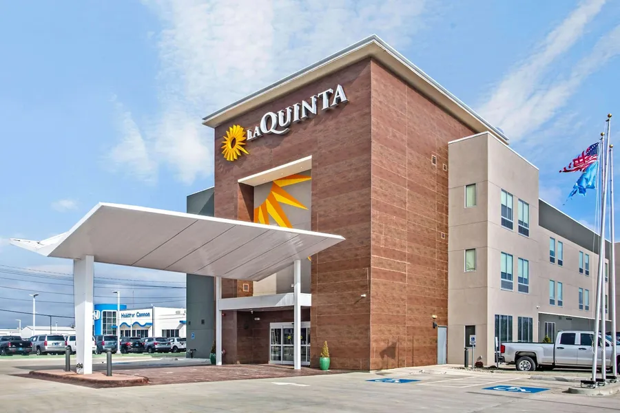La Quinta Inn & Suites by Wyndham Ponca City hotel detail image 2