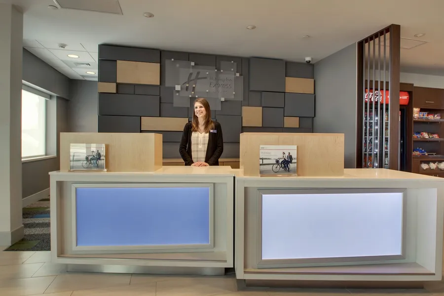Holiday Inn Express and Suites-Elizabethtown North by IHG hotel detail image 2