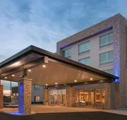 Holiday Inn Express and Suites Detroit/Sterling Heights by IHG hotel detail image 4