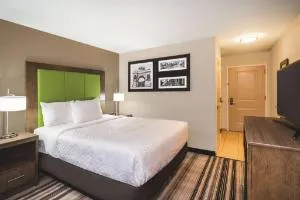 La Quinta Inn & Suites by Wyndham Brooklyn Central hotel thumbnail 2