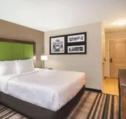 La Quinta Inn & Suites by Wyndham Brooklyn Central hotel detail image 3