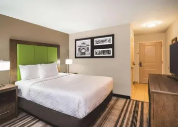 La Quinta Inn & Suites by Wyndham Brooklyn Central hotel thumbnail 3