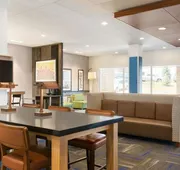 Holiday Inn Express and Suites-Cincinnati NE - Red Bank Road by IHG hotel detail image 7