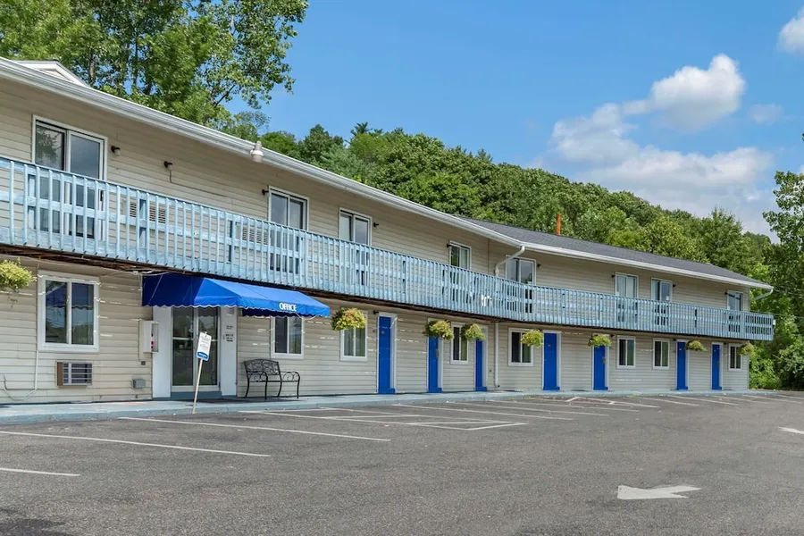 Econo Lodge Lee - Great Barrington hotel detail image 2