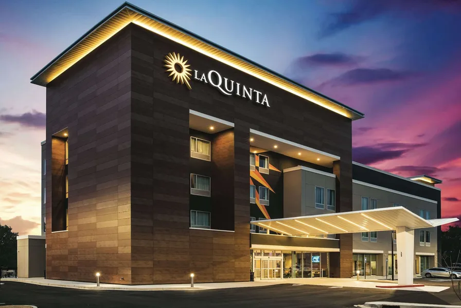 La Quinta Inn & Suites by Wyndham Atlanta South - McDonough hotel detail image 2