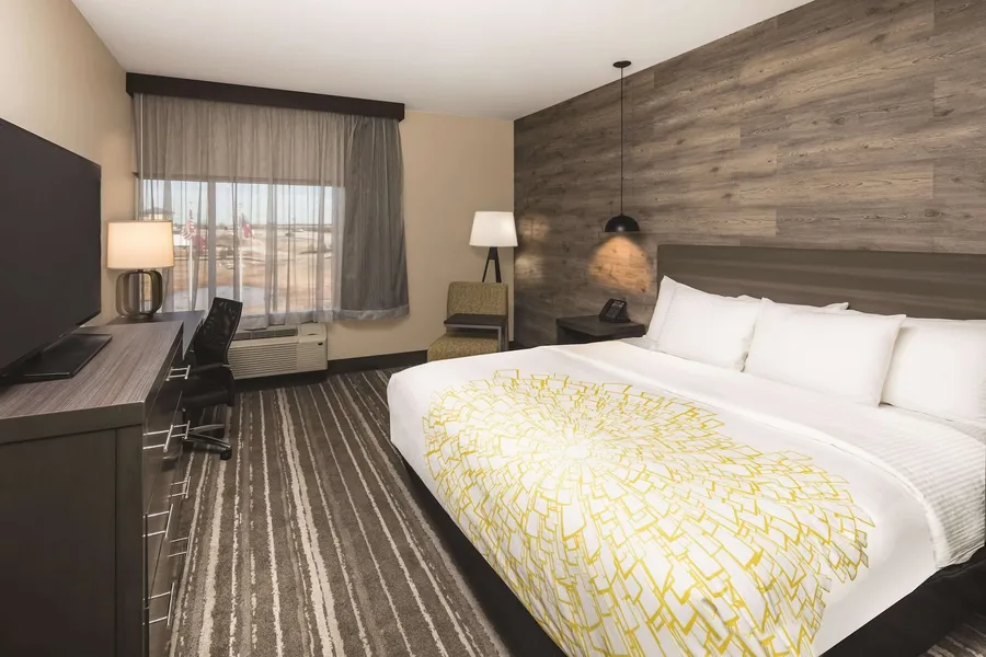 La Quinta Inn & Suites by Wyndham Atlanta South - McDonough hotel detail image 6