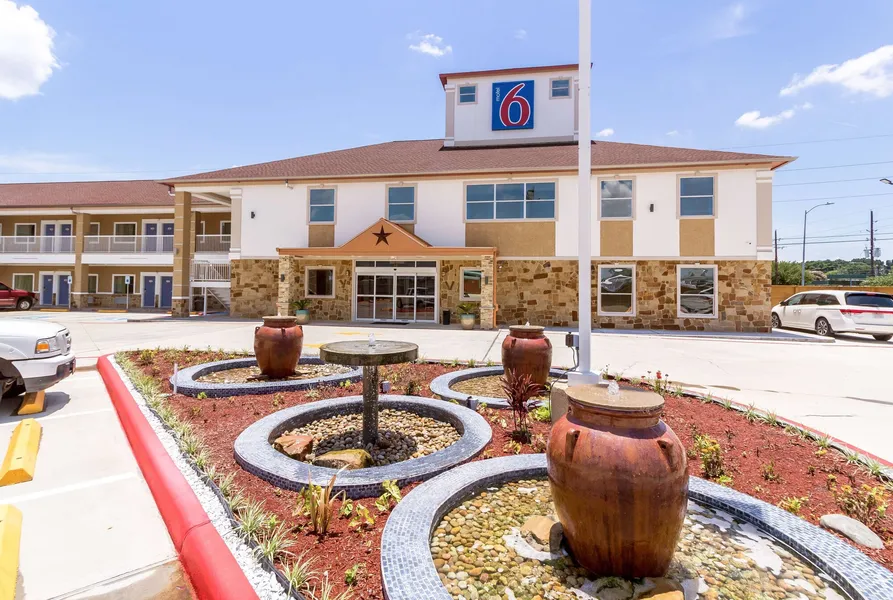 Motel 6 Houston, TX - North hotel detail image 2