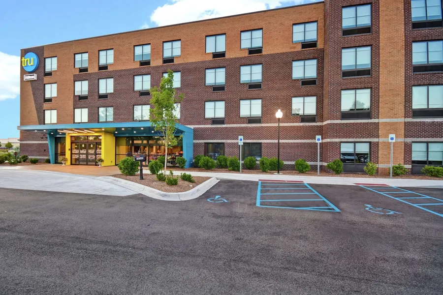 Tru by Hilton Sterling Heights Detroit hotel detail image 2