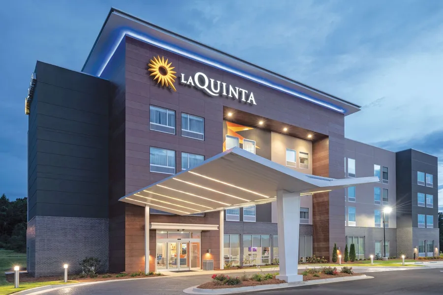 La Quinta Inn & Suites by Wyndham Opelika Auburn hotel detail image 2