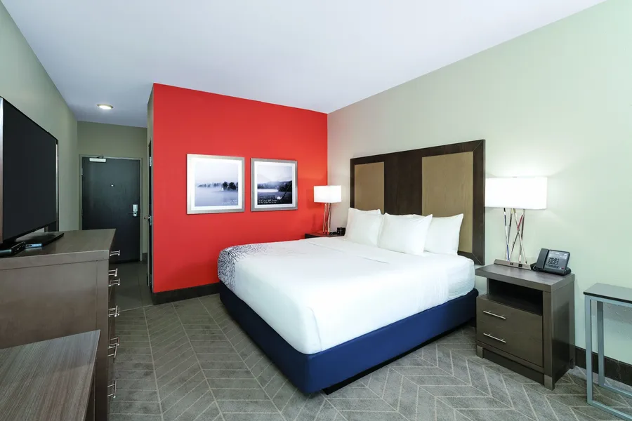 La Quinta Inn & Suites by Wyndham Opelika Auburn hotel detail image 6