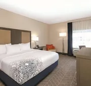 La Quinta Inn & Suites by Wyndham Opelika Auburn hotel detail image 7