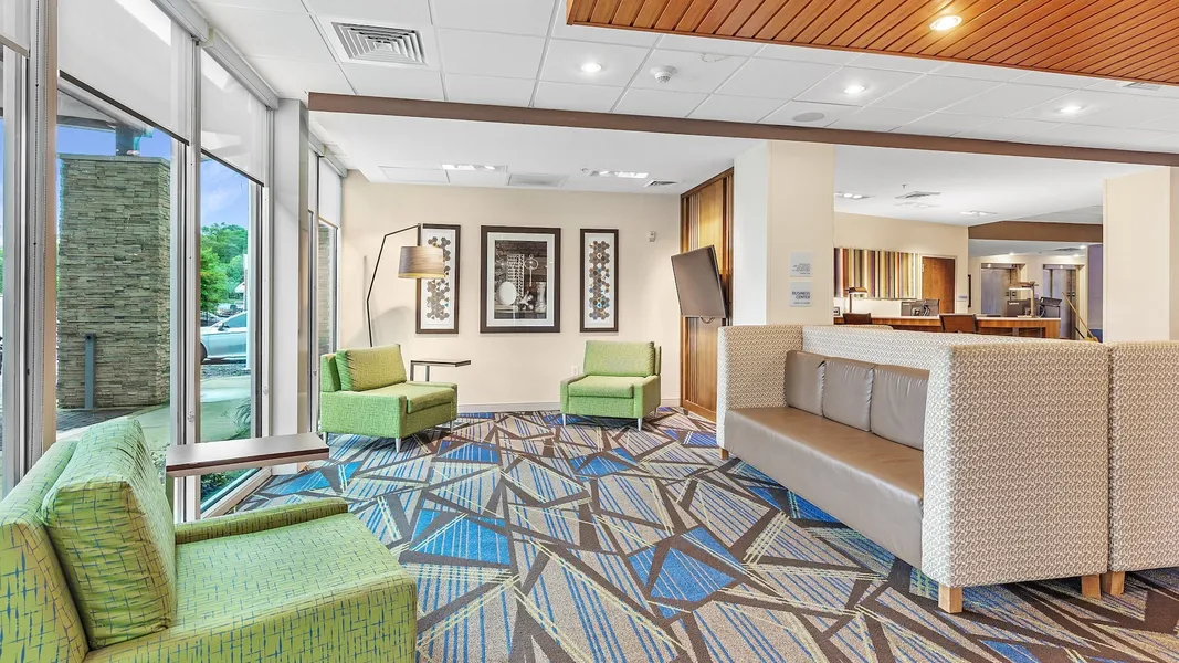 Holiday Inn Express & Suites Mobile - University Area by IHG hotel detail image 2