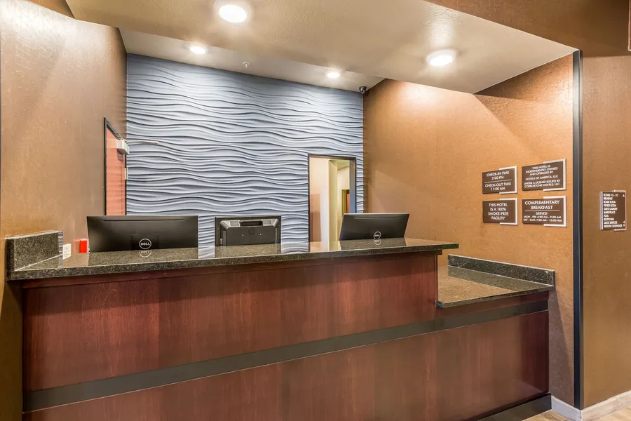 Cobblestone Hotel & Suites - Hartford hotel detail image 2