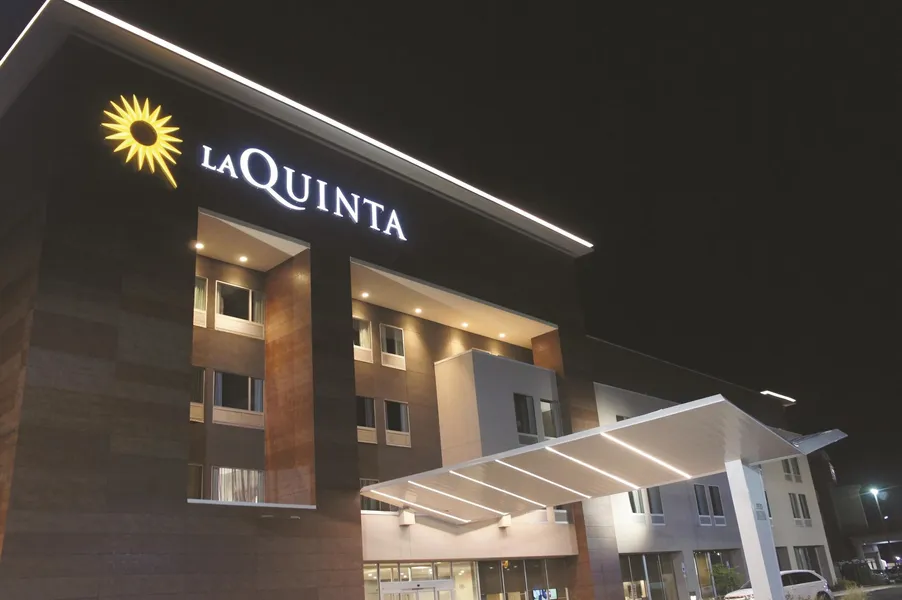 La Quinta Inn & Suites by Wyndham Tuscaloosa University hotel detail image 2