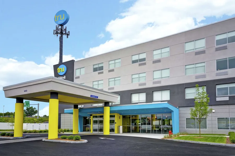 Tru by Hilton Chicopee Springfield hotel detail image 2