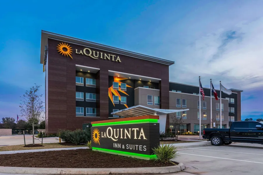 La Quinta Inn and Suites by Wyndham Houston Spring South hotel detail image 2