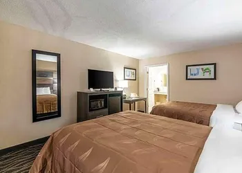 Quality Inn hotel thumbnail 2