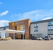 La Quinta Inn & Suites by Wyndham Columbus MS hotel detail image 3