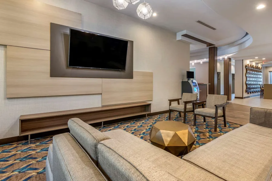 Comfort Suites Fort Lauderdale Airport & Cruise Port hotel detail image 6