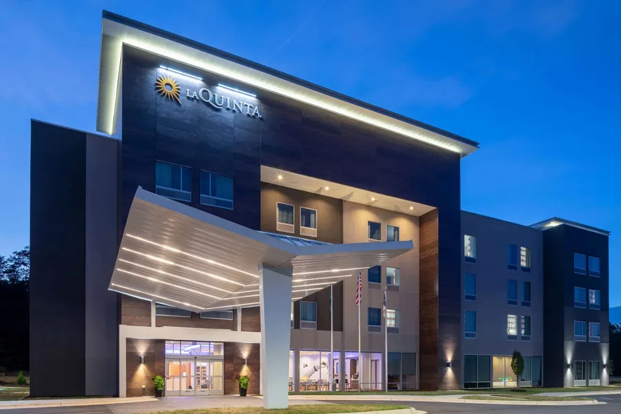 La Quinta Inn & Suites by Wyndham Greensboro Arpt High Point hotel detail image 2