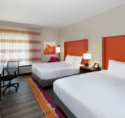 La Quinta Inn & Suites by Wyndham Greensboro Arpt High Point hotel detail image 7