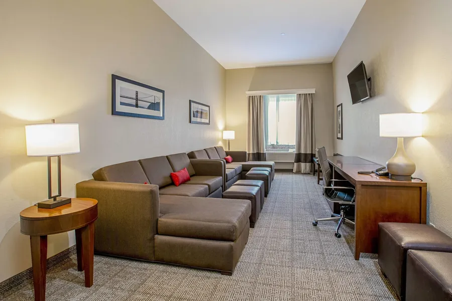 Comfort Suites Fishkill near Interstate 84 hotel detail image 6