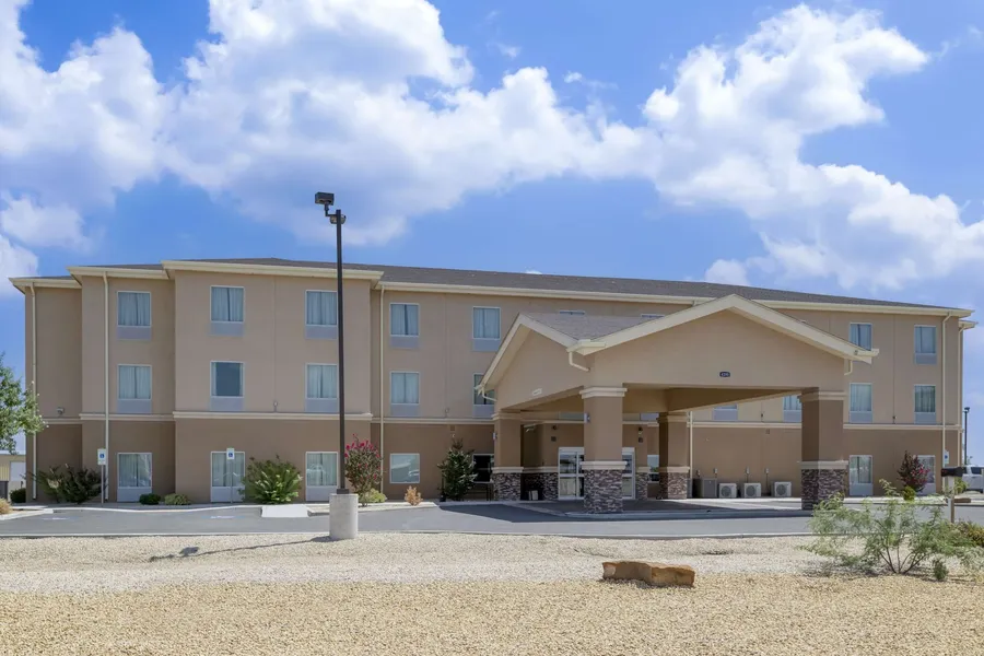 Quality Inn & Suites Carlsbad Caverns Area hotel detail image 2