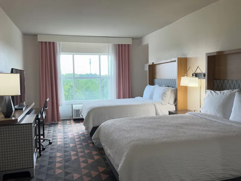 Holiday Inn Hotel & Suites Fayetteville W-Fort Bragg Area by IHG hotel detail image 6
