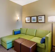 Comfort Suites Burlington near I-5 hotel detail image 4