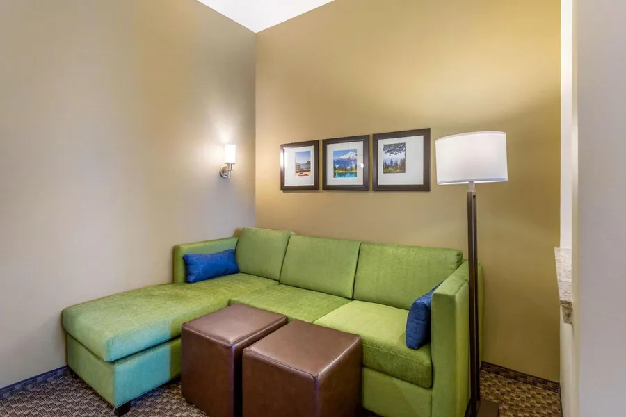 Comfort Suites Burlington near I-5 hotel detail image 6