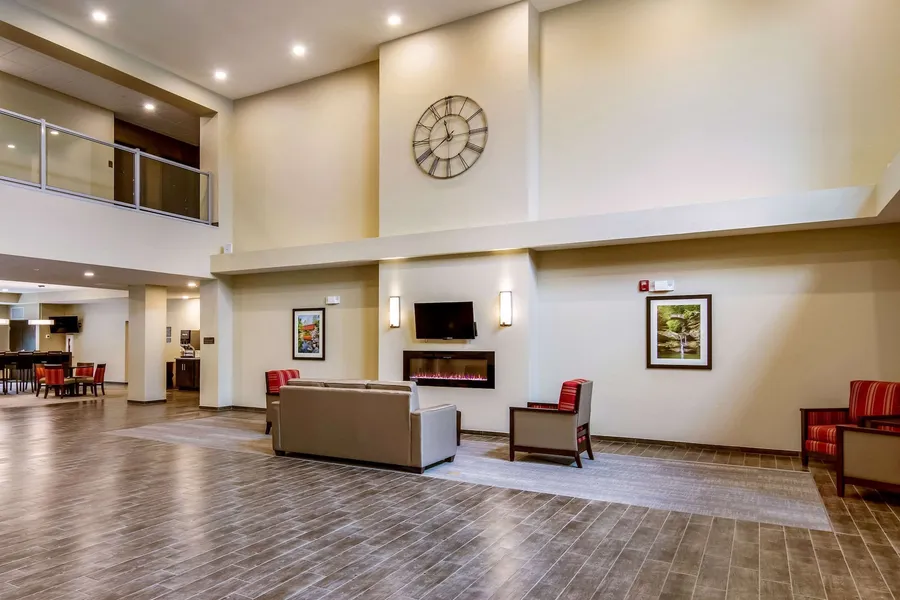 Comfort Suites Wooster near University Campus hotel detail image 6