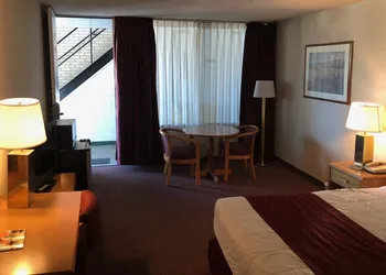Econo Lodge Elko hotel thumbnail 6
