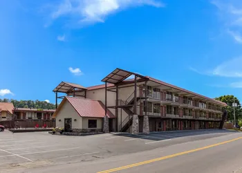Econo Lodge hotel thumbnail 2