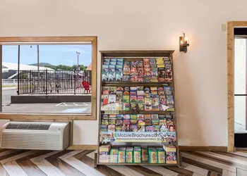 Econo Lodge hotel thumbnail 6