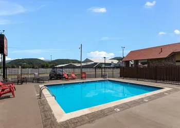 Econo Lodge hotel thumbnail 8