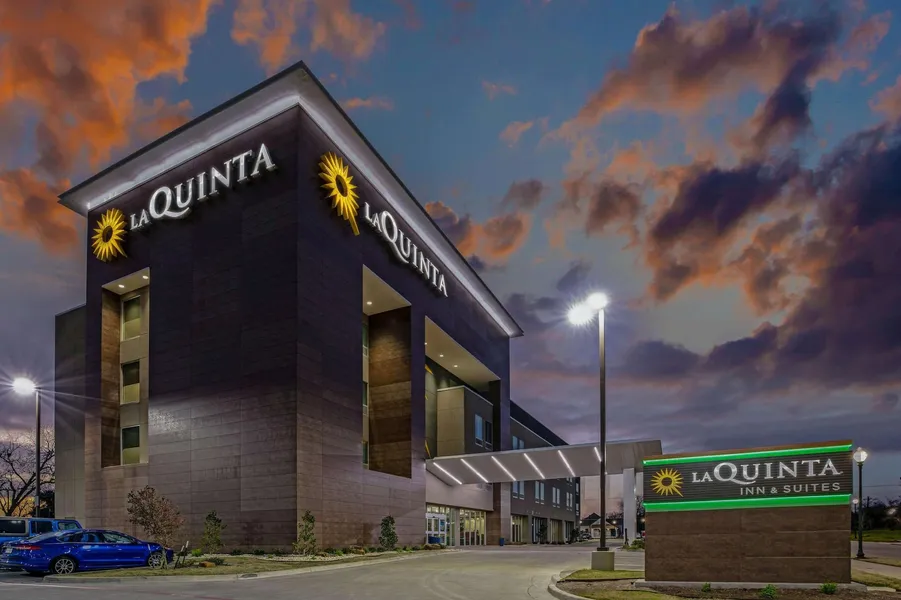 La Quinta Inn & Suites by Wyndham Waco Downtown - Baylor hotel detail image 2