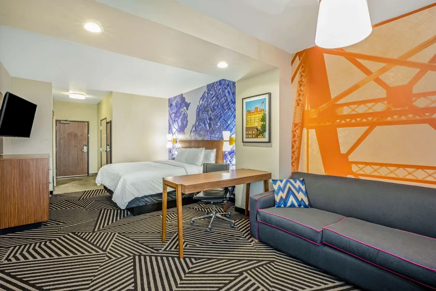 La Quinta Inn & Suites by Wyndham Waco Downtown - Baylor hotel detail image 6