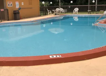 Econo Lodge hotel thumbnail 4