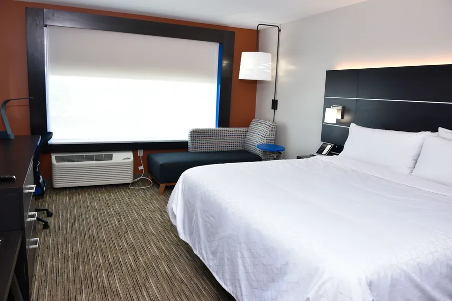 Holiday Inn Express & Suites Bensenville - O'Hare by IHG hotel detail image 6