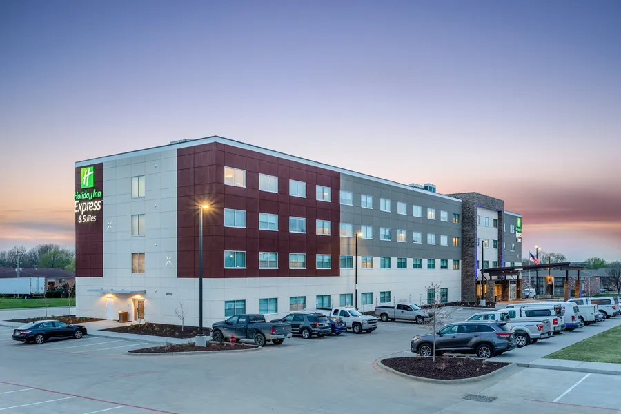 Holiday Inn Express & Suites Springfield North by IHG hotel detail image 2